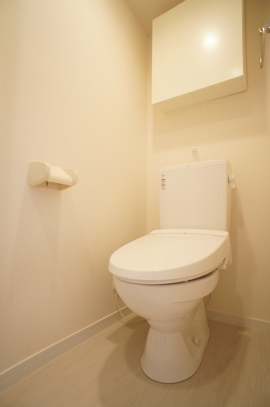 落ち着いた色調のトイレです