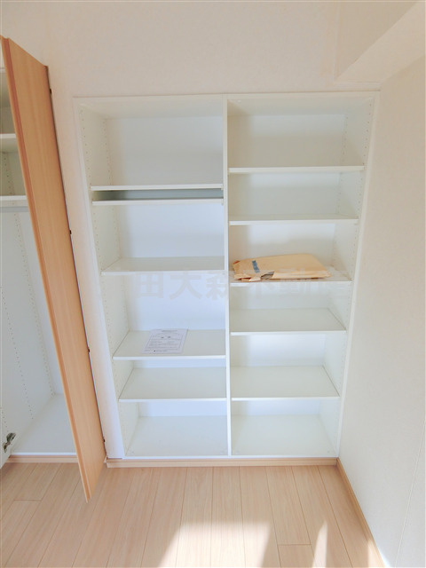 ルーブル羽田西の収納|洋室7帖の収納棚
