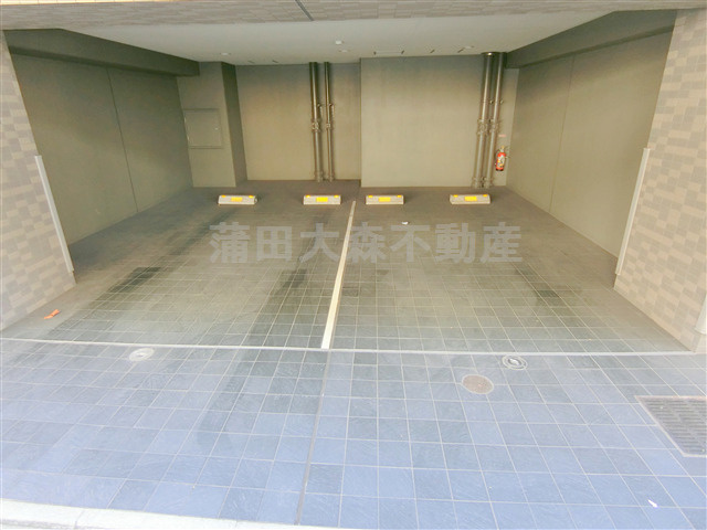ルーブル羽田西の駐車場|敷地内屋根付き平置き駐車場　空き状況等詳細はお問合せください。