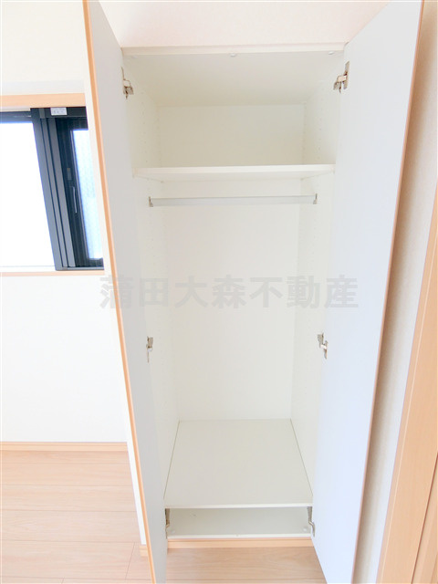 ルーブル羽田西の設備|洋室5.5帖の収納　クローゼット