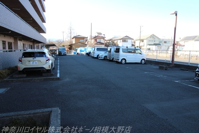 【駐車場】