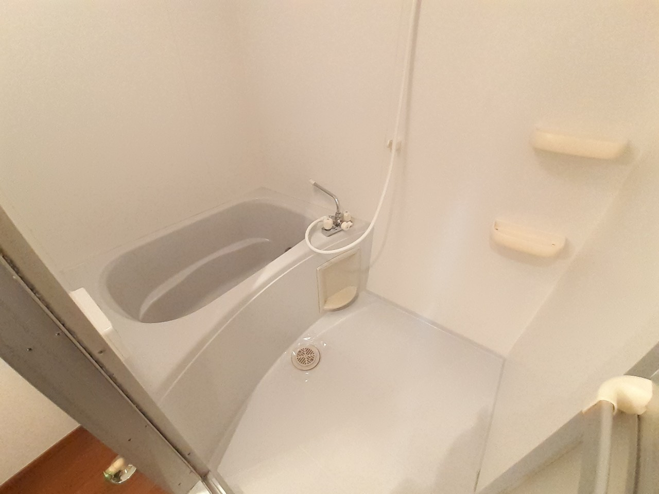 コンパクトで使いやすいお風呂です