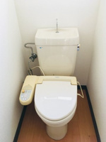 温水洗浄便座は残置物となります。