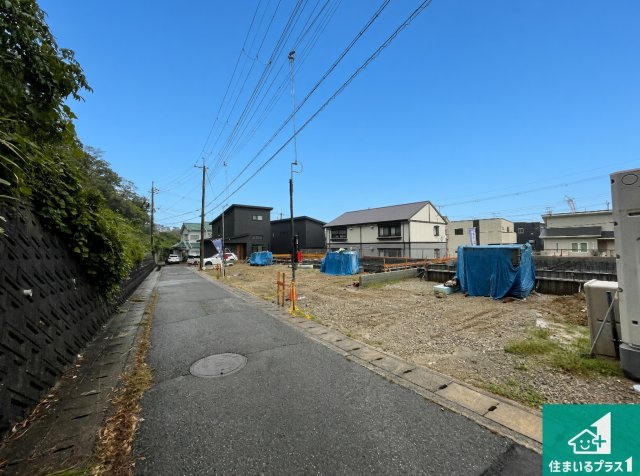加東市下滝野　第10期　新築一戸建ての前面道路含む現地写真|周辺は落ち着いた街並みの住宅地！子育てがしやすい住環境です！まだ未完成ですが、現地でしかわからない事もございます。是非一度ご覧ください。