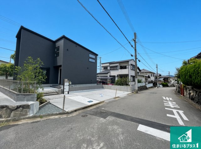 12日(土)13日(日)現地ご見学可能！　川西市向陽台　限定1邸の前面道路含む現地写真|周辺は閑静な住宅街！前面道路広々で車の出し入れも便利です。駐車が苦手な方でも安心して車庫入れできます！