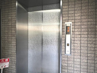 毎日通るエントランスはこのようになっています