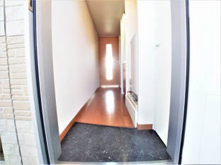落ち着いた玄関です
