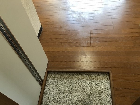 明るい玄関です