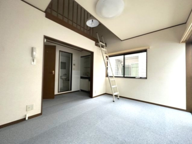 内装は落ち着いています