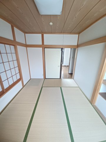 落ち着いた雰囲気の和室付きです