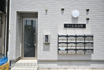 落ち着いたエントランスです