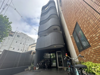 落ち着いた雰囲気の外観です