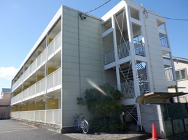 落ち着いた雰囲気の外観です