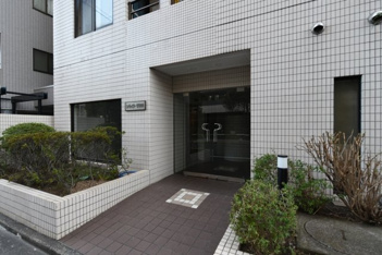 ゆとりのあるエントランスです
