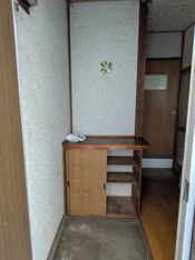 収納もある玄関です