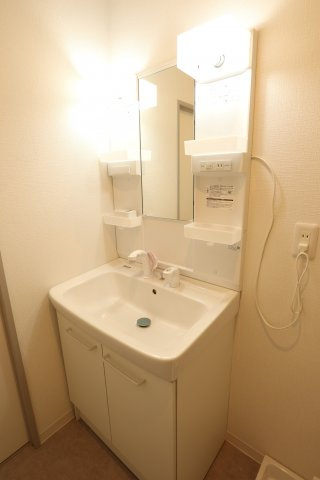 独立洗面台、朝の身支度には欠かせません