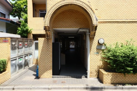 落ち着いたエントランスです
