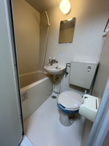 コンパクトで使いやすいトイレです