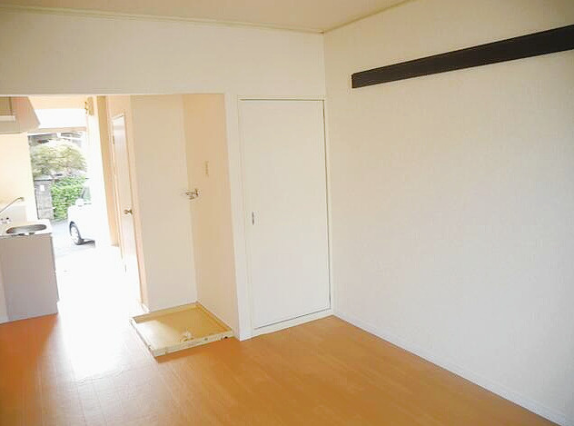 落ち着いた色調の洋室です