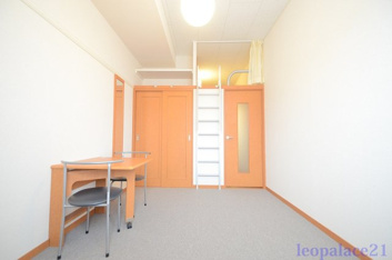 ゆったり過ごせる居間です