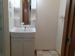 コンパクトで使いやすい洗面所