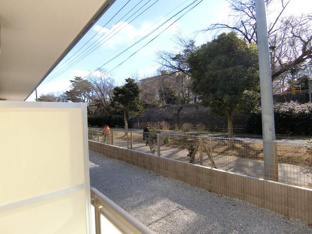 外からの目が気にならないバルコニーで洗濯物が干せます