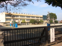 あきる野市立東秋留小学校まで1,297ｍ