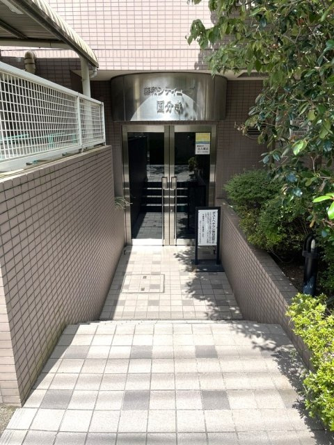清潔なエントランスです