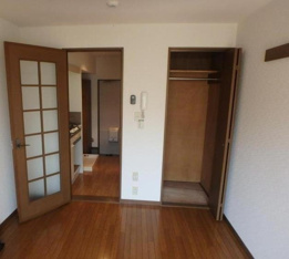 ゆったりした洋室です