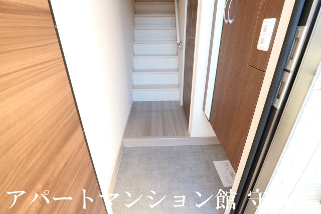 アビタシオンプリュネの玄関