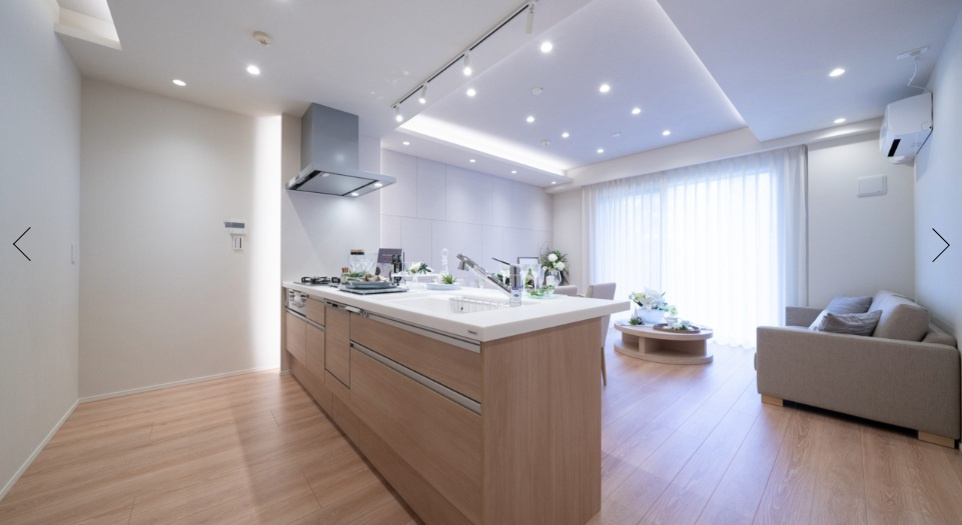 ファミールコート白金タワーズのキッチン|ファミールコート白金タワーズ：あると便利な食器洗浄機付きの対面式システムキッチンは収納力もありキッチン用品もスッキリ収納可能です！