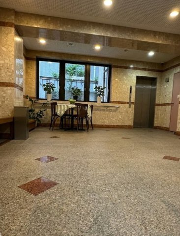 リアライズ花園町のロビー