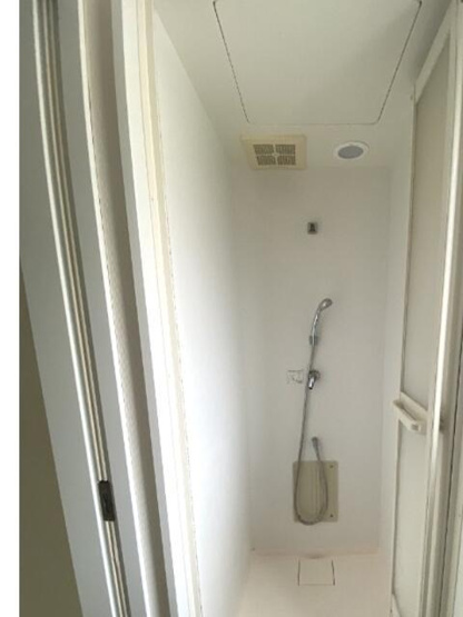 【シャワールーム】 | ※別部屋写真参照