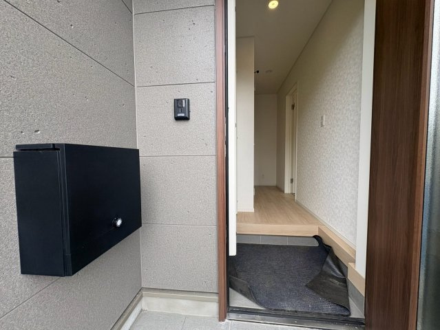 狭山市柏原　新築分譲　西武新宿線『狭山市駅』バス19分　【柏原小学区】の玄関