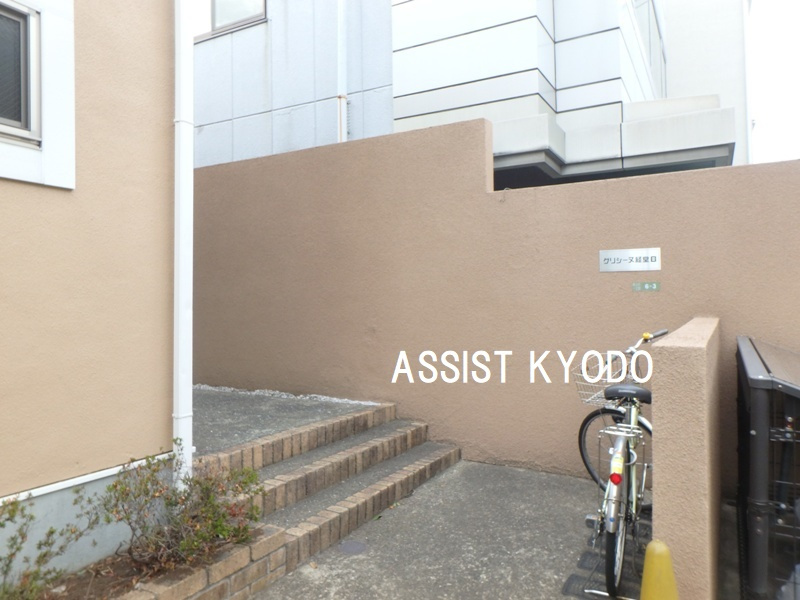 グリシーヌ経堂A棟　のエントランス