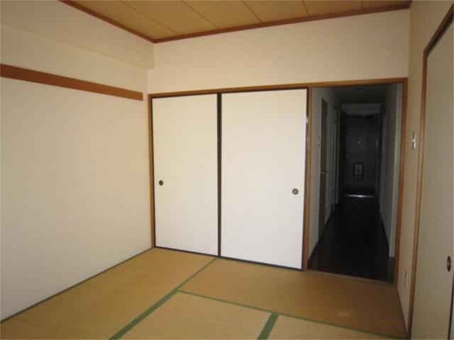川崎市多摩区菅馬場２丁目の賃貸マンションの和室|押入れ