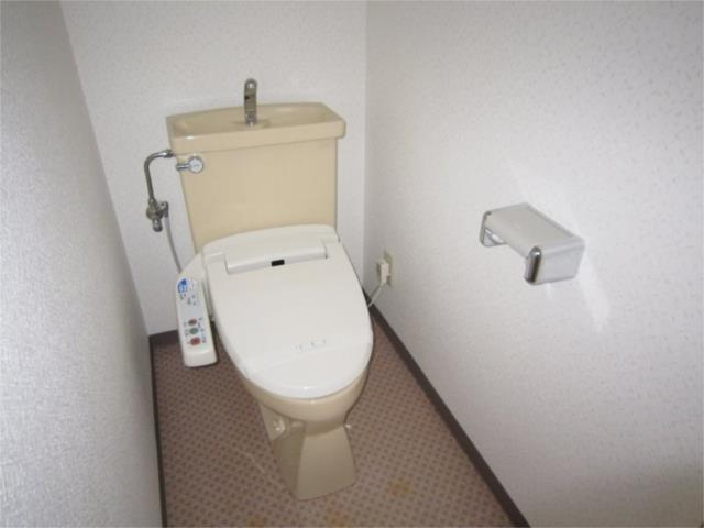 川崎市多摩区菅馬場２丁目の賃貸マンションのトイレ|トイレには快適な温水洗浄便座付