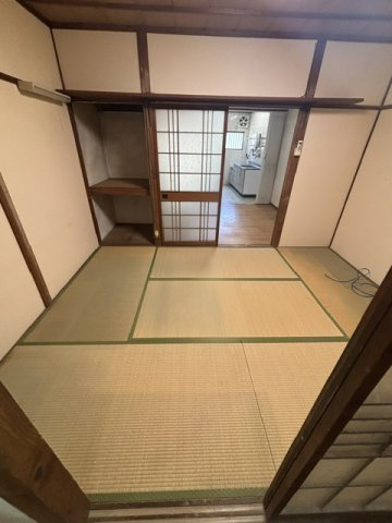 【DIY向け中古戸建】南向き×前道5.9m！地下鉄歩8分の和室|柔らかい畳が心地よい和室