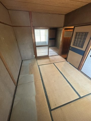 【DIY向け中古戸建】南向き×前道5.9m！地下鉄歩8分の和室|くつろぎの場として、客間として、様々なシーンで活躍する和室です
