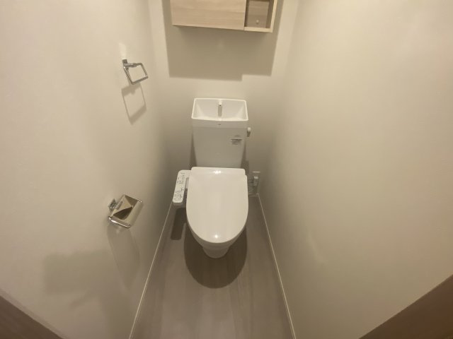 温水洗浄便座付きのトイレです♪