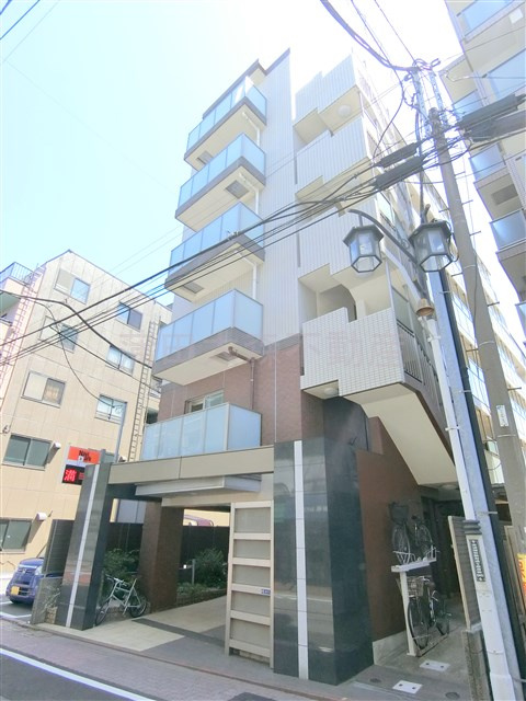 スタジオデン京急蒲田の外観|2009年1月築　RC鉄筋コンクリート造地上6階建て総戸数23戸の分譲賃貸マンション
京急本線京急蒲田駅最寄り、糀谷駅も徒歩圏内の東京都大田区南蒲田1丁目　