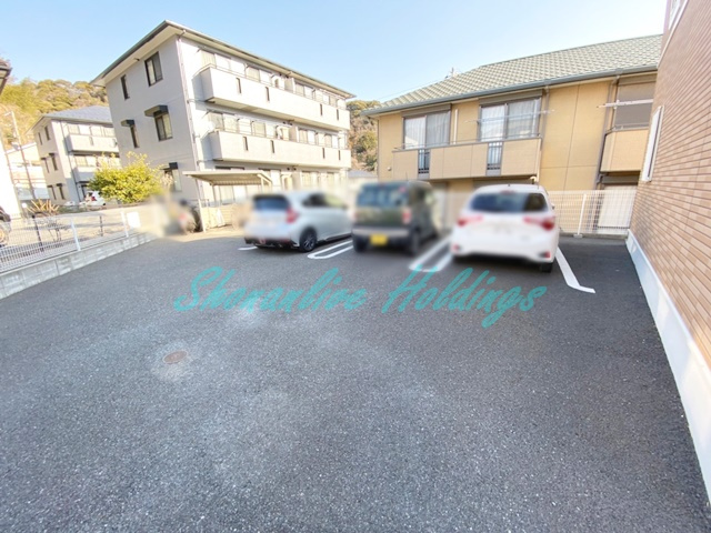 ハピネス　ヒサトの駐車場