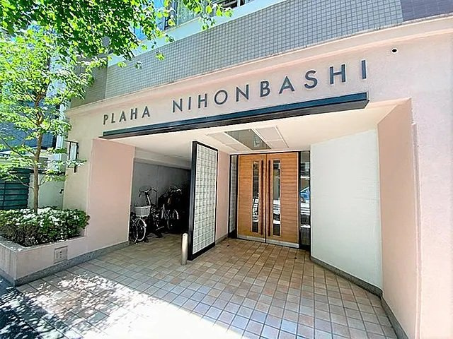 プラハ日本橋人形町サウススクエアのエントランス|「水天宮前」駅徒歩３分！平成１４年築の耐震基準適合マンション、プラハ日本橋人形町サウススクエアは即日現地案内可能となっておりますので、お気軽にお問い合わせください！