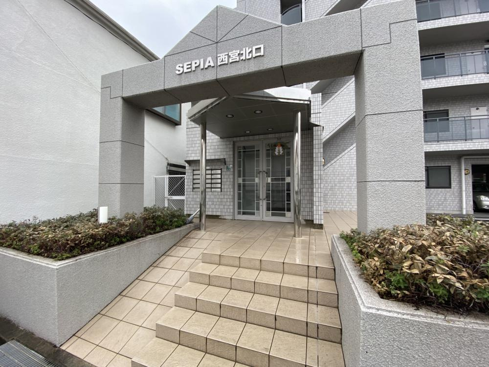 SEPIA西宮北口のエントランス