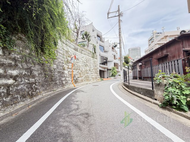 目黒区三田2丁目の前面道路含む現地写真