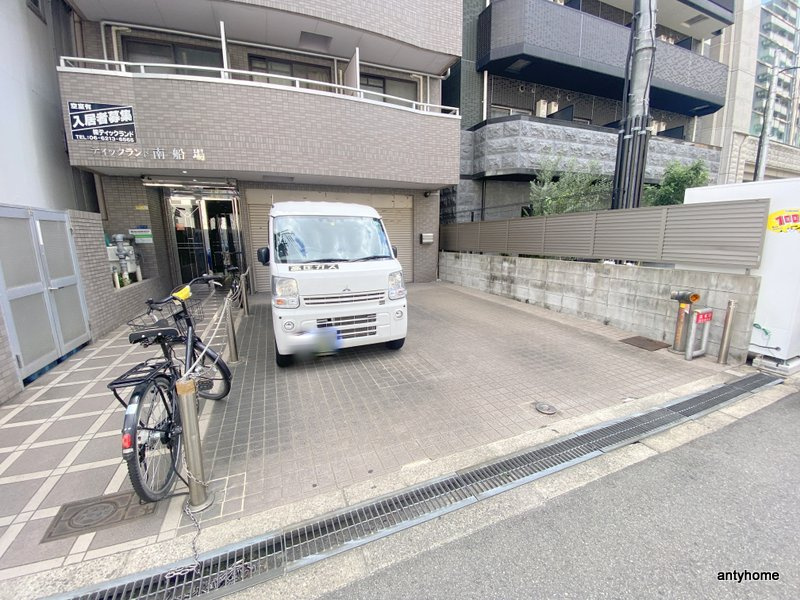 ティックランド南船場　仲介手数料無料の駐車場