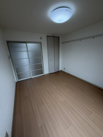 リージェンシー桜木Aの洋室