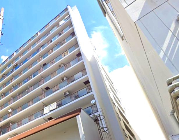 セントラルハイツ湊川の外観|広い空と眺望に包まれる高層階
