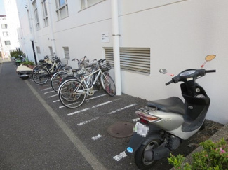【その他共用部分】 | 敷地内バイク置場　空き要確認