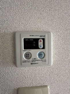 【設備】 | 同間取りの同設備のお部屋　給湯リモコン